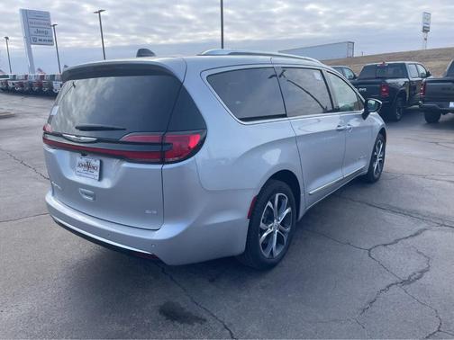 2026 Chrysler Pacifica Pinnacle