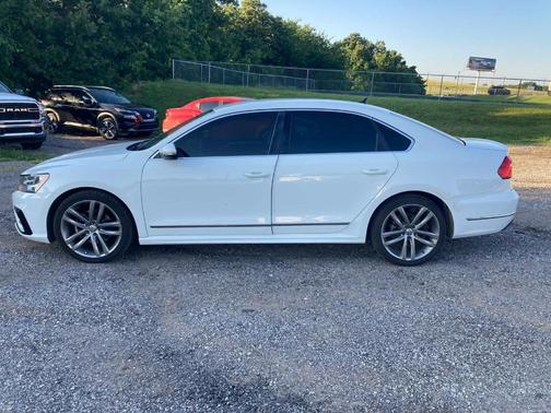 Pure White 2016 Volkswagen Passat 1.8T R-Line
