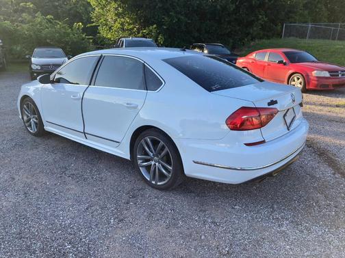 Pure White 2016 Volkswagen Passat 1.8T R-Line