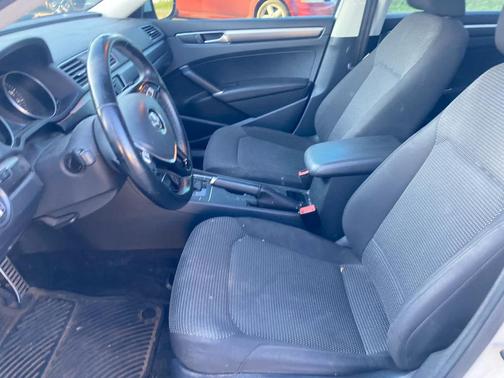 Pure White 2016 Volkswagen Passat 1.8T R-Line