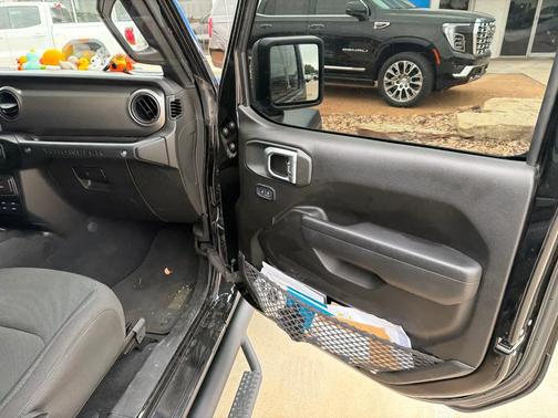 Black Clearcoat 2022 Jeep Wrangler Sport