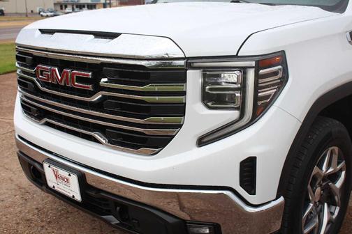 Summit White 2023 GMC Sierra 1500 SLT