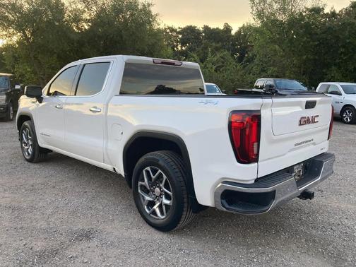 Summit White 2023 GMC Sierra 1500 SLT