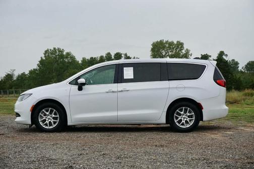 Bright White Clearcoat 2022 Chrysler Voyager LX