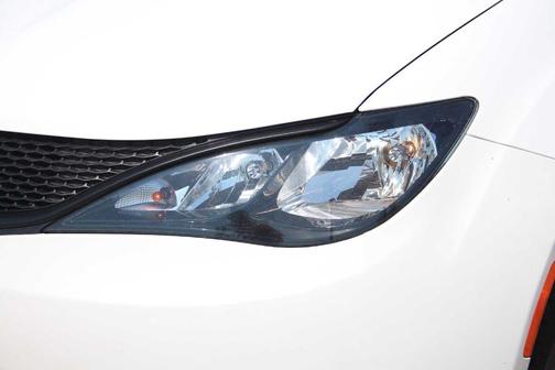 Bright White Clearcoat 2022 Chrysler Voyager LX