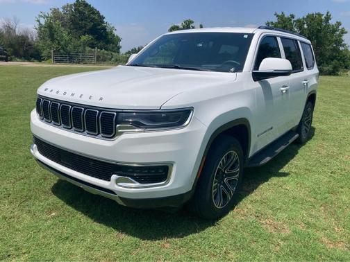 Bright White Clearcoat 2022 Jeep Wagoneer Series III