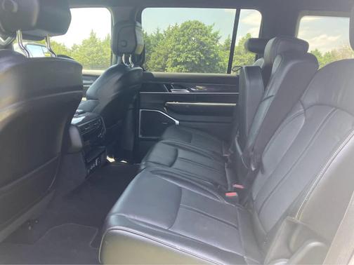 Bright White Clearcoat 2022 Jeep Wagoneer Series III