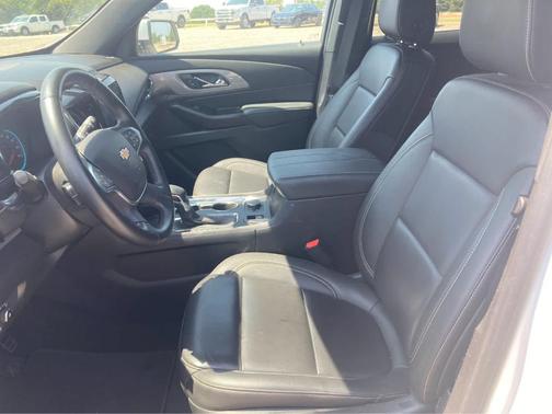 Summit White 2023 Chevrolet Traverse LT Leather