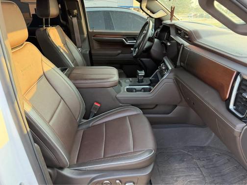 White Frost Tri-Coat 2025 GMC Sierra 1500 Denali