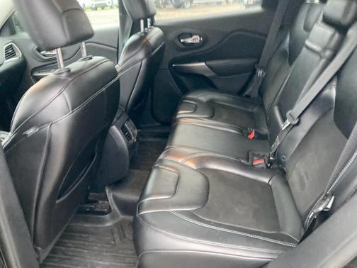 Diamond Black 2019 Jeep Cherokee Latitude Plus
