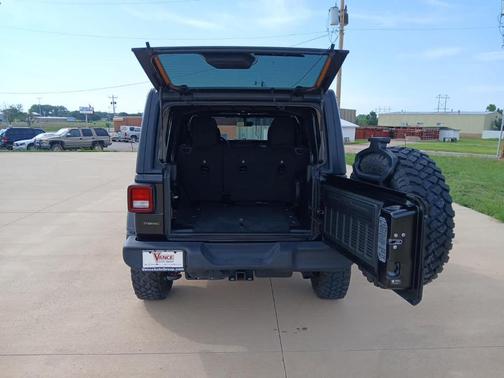 Black Clearcoat 2022 Jeep Wrangler Unlimited Sport