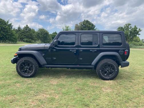 Black Clearcoat 2022 Jeep Wrangler Unlimited Sport