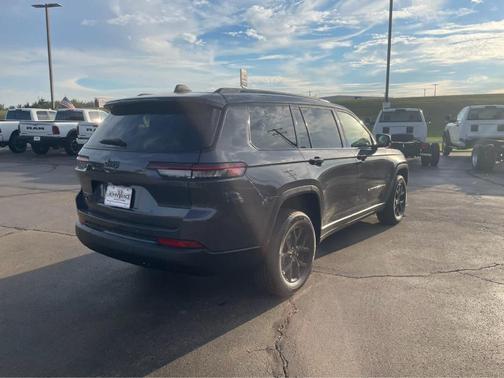 2025 Jeep Grand Cherokee L Laredo
