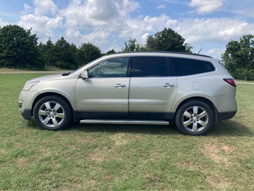 Champagne Silver 2017 Chevrolet Traverse Premier