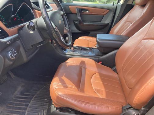 Champagne Silver 2017 Chevrolet Traverse Premier