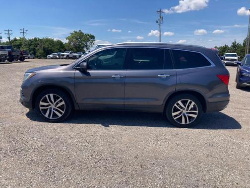 Gray 2017 Honda Pilot Touring