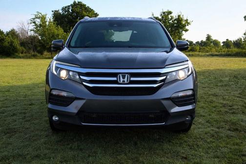 Gray 2017 Honda Pilot Touring