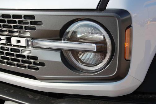 Oxford White 2025 Ford Bronco Badlands