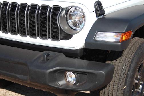 Bright White Clearcoat 2027 Jeep Wrangler Sport