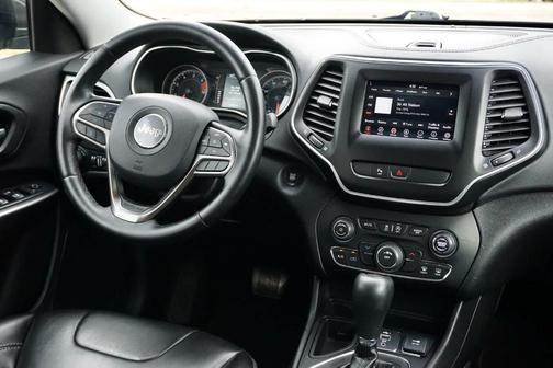 Granite Crystal Clearcoat Metallic 2019 Jeep Cherokee Latitude Plus