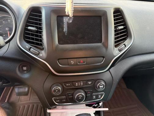 Granite Crystal Clearcoat Metallic 2019 Jeep Cherokee Latitude Plus