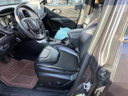 Granite Crystal Clearcoat Metallic 2019 Jeep Cherokee Latitude Plus