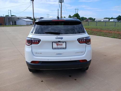 Bright White Clearcoat 2024 Jeep Compass Limited