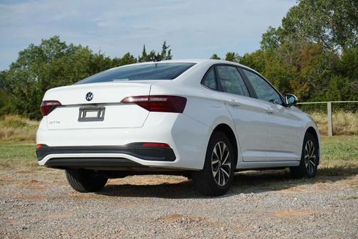 Pure White 2022 Volkswagen Jetta 1.5T S