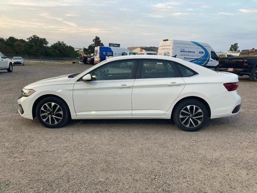 Pure White 2022 Volkswagen Jetta 1.5T S