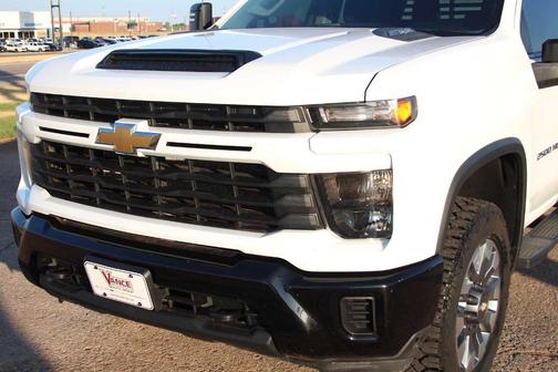 Summit White 2024 Chevrolet Silverado 2500 Custom