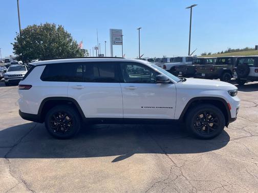 2025 Jeep Grand Cherokee L Laredo