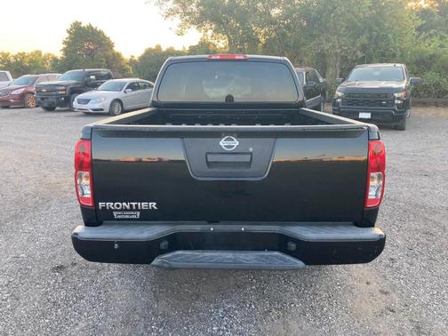 Magnetic Black Pearl 2020 Nissan Frontier S
