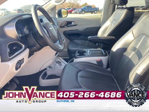 2024 Chrysler Pacifica Touring-L