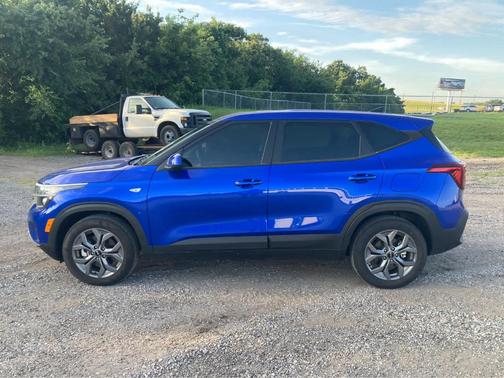 Neptune Blue 2024 Kia Seltos LX