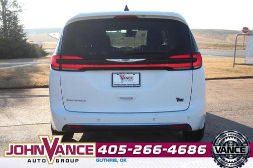 2024 Chrysler Pacifica Touring-L