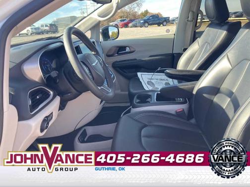 2024 Chrysler Pacifica Touring-L