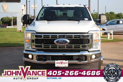 Oxford White 2025 Ford F-350 XLT