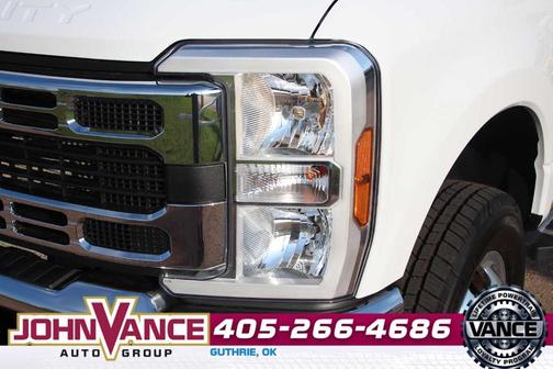 Oxford White 2025 Ford F-350 XLT