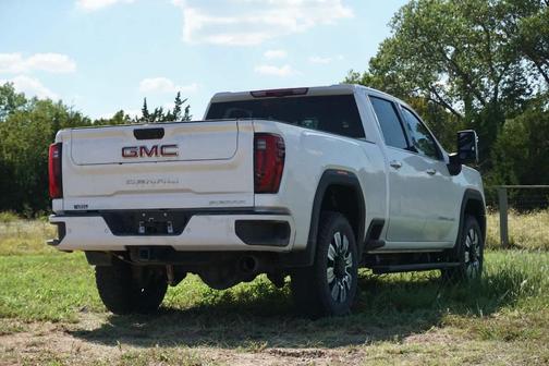 White Frost Tri-Coat 2025 GMC Sierra 2500 Denali