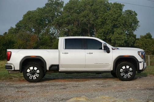 White Frost Tri-Coat 2025 GMC Sierra 2500 Denali