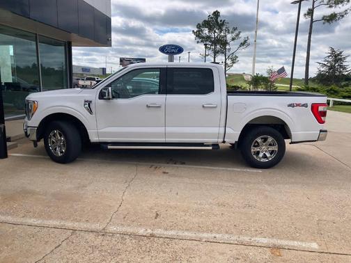 Oxford White 2022 Ford F-150 Lariat