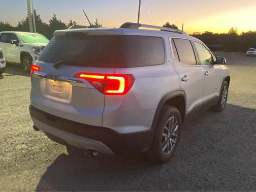 2017 GMC Acadia SLE-2
