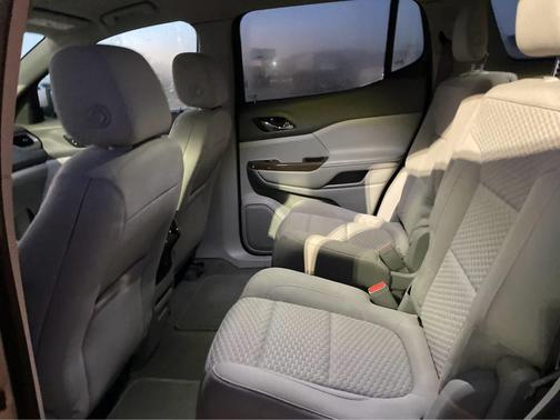 2017 GMC Acadia SLE-2