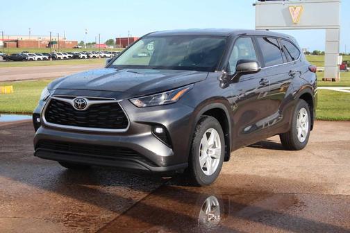 Magnetic Gray Metallic 2023 Toyota Highlander LE