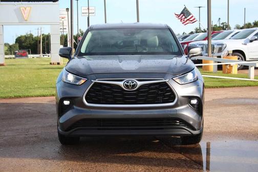 Magnetic Gray Metallic 2023 Toyota Highlander LE