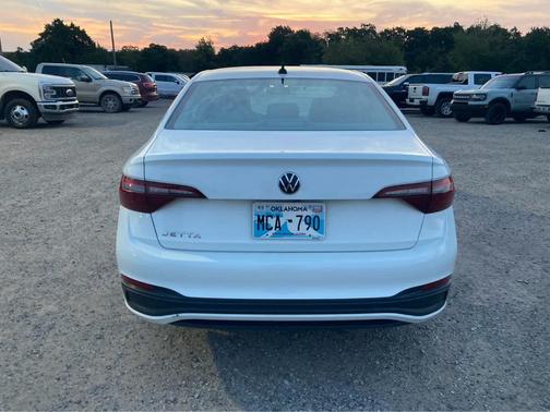 Pure White 2022 Volkswagen Jetta 1.5T S