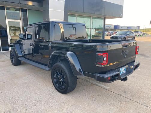 Black Clearcoat 2022 Jeep Gladiator Overland