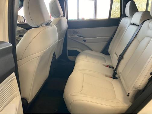 Bright White Clearcoat 2026 Jeep Cherokee Limited