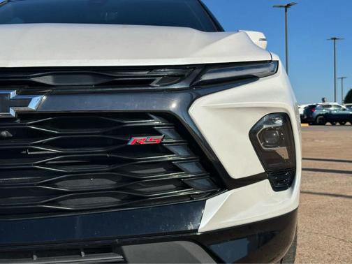 Iridescent Pearl Tricoat 2024 Chevrolet Blazer RS