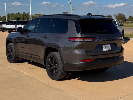 2023 Jeep Grand Cherokee L Laredo